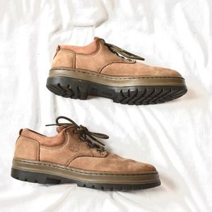 Vintage tan low cut Timberland hiking boots